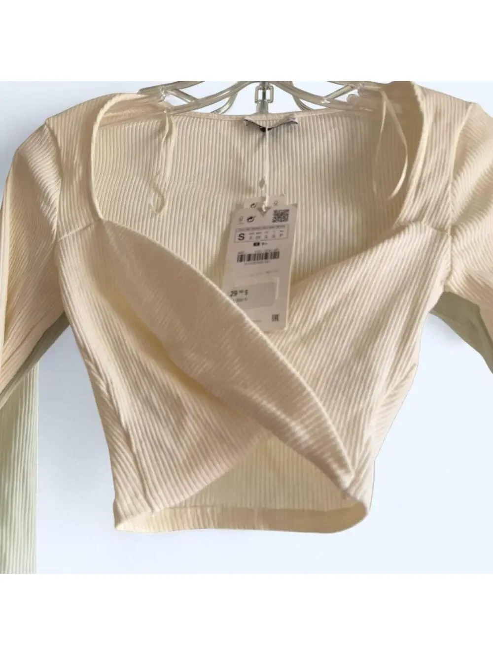 Zara NWT Cream long sleeve crop top with a twist in the front